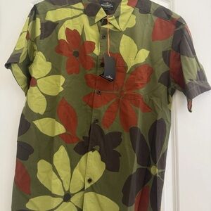 Quiksilver Waterman Green Floral Men's Button up Shirt size Medium